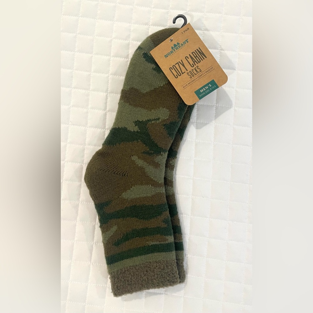 Northeast Outfitters Socks Men’s 8- 12.5 Cozy Cabin Aloe Infused